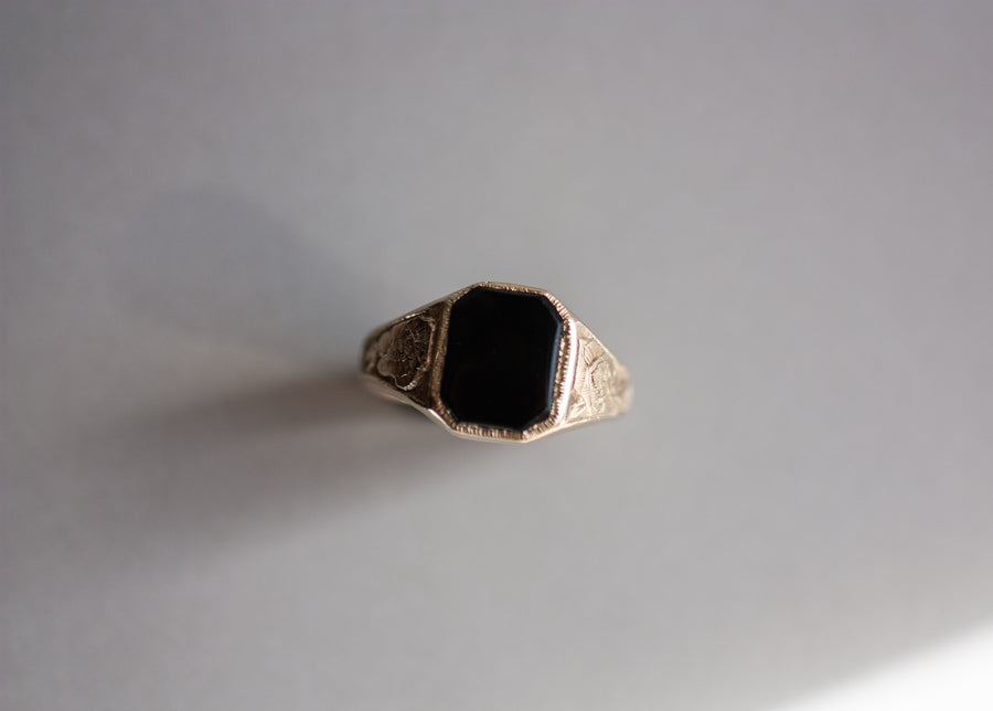 Pier signet ring