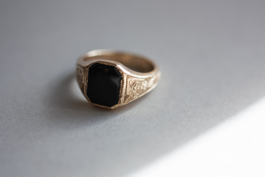 Pier signet ring