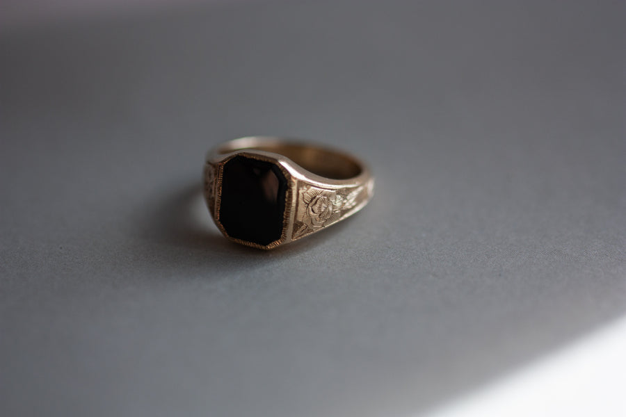 Pier signet ring