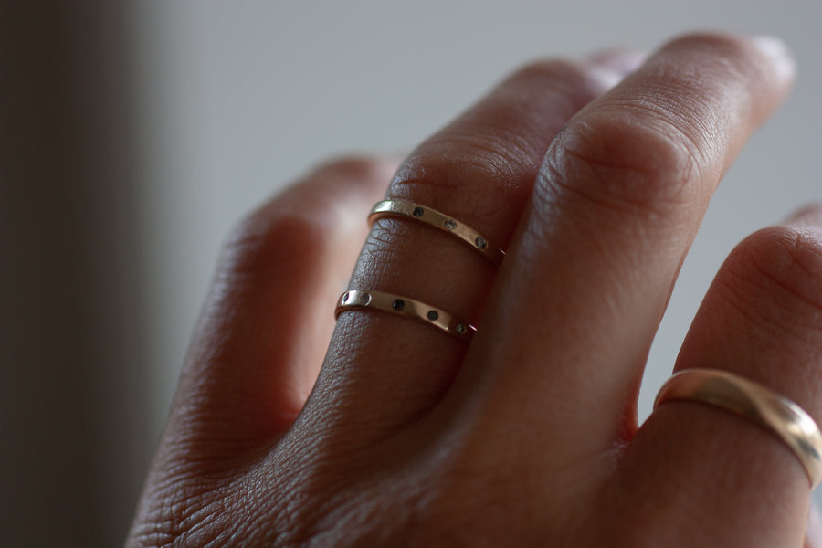 A modern, simple and edgy band, the Leo ring is perfect for the alternative bride.